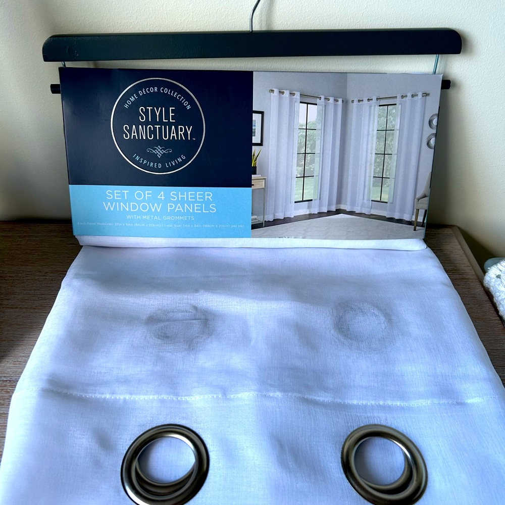 ⭐️✨Beautiful white drapes✨⭐️ never opened
